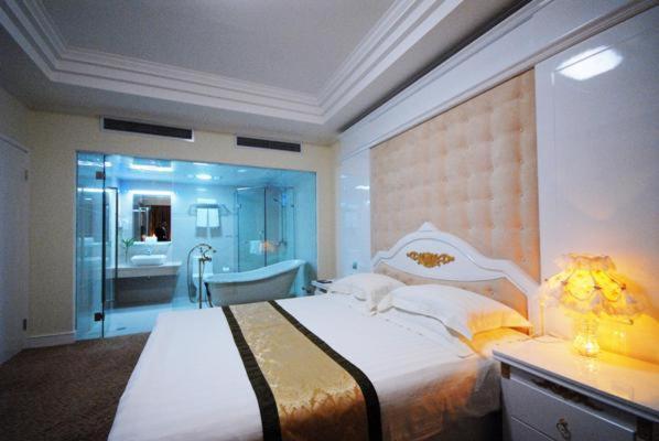 Peach Blossom Castle Hotel Shanghai Room photo